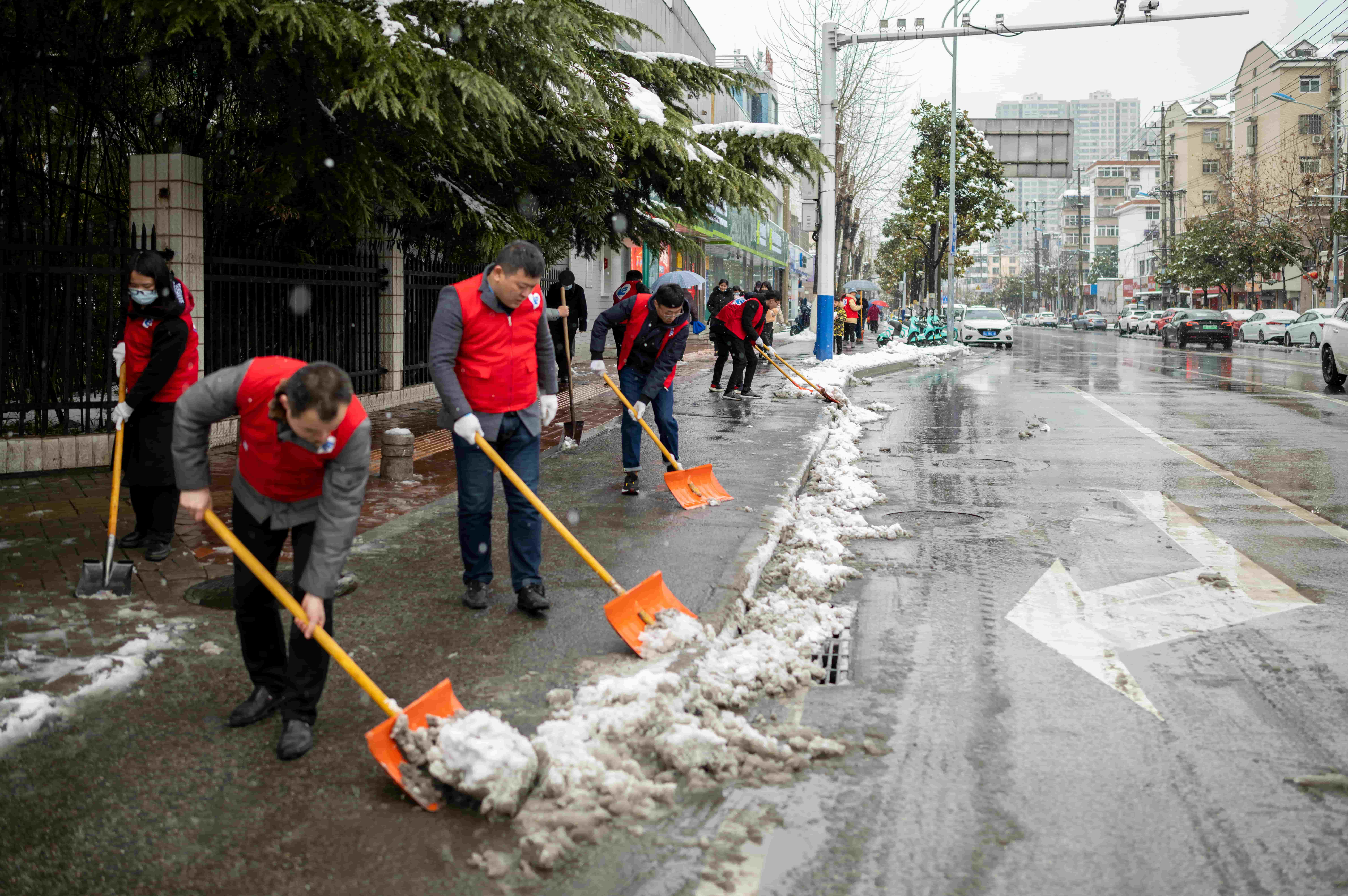 1720597800889 freecompress-2022年2月7日東華科技藍鴿志愿服務隊參加道路掃雪志愿活動(2)
