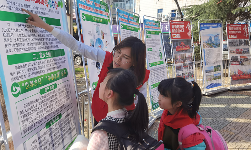 2021年3月25日，藍(lán)鴿志愿服務(wù)隊(duì)前往社區(qū)開展“世界水日”暨“中國(guó)水周”主題宣傳活動(dòng)（1）