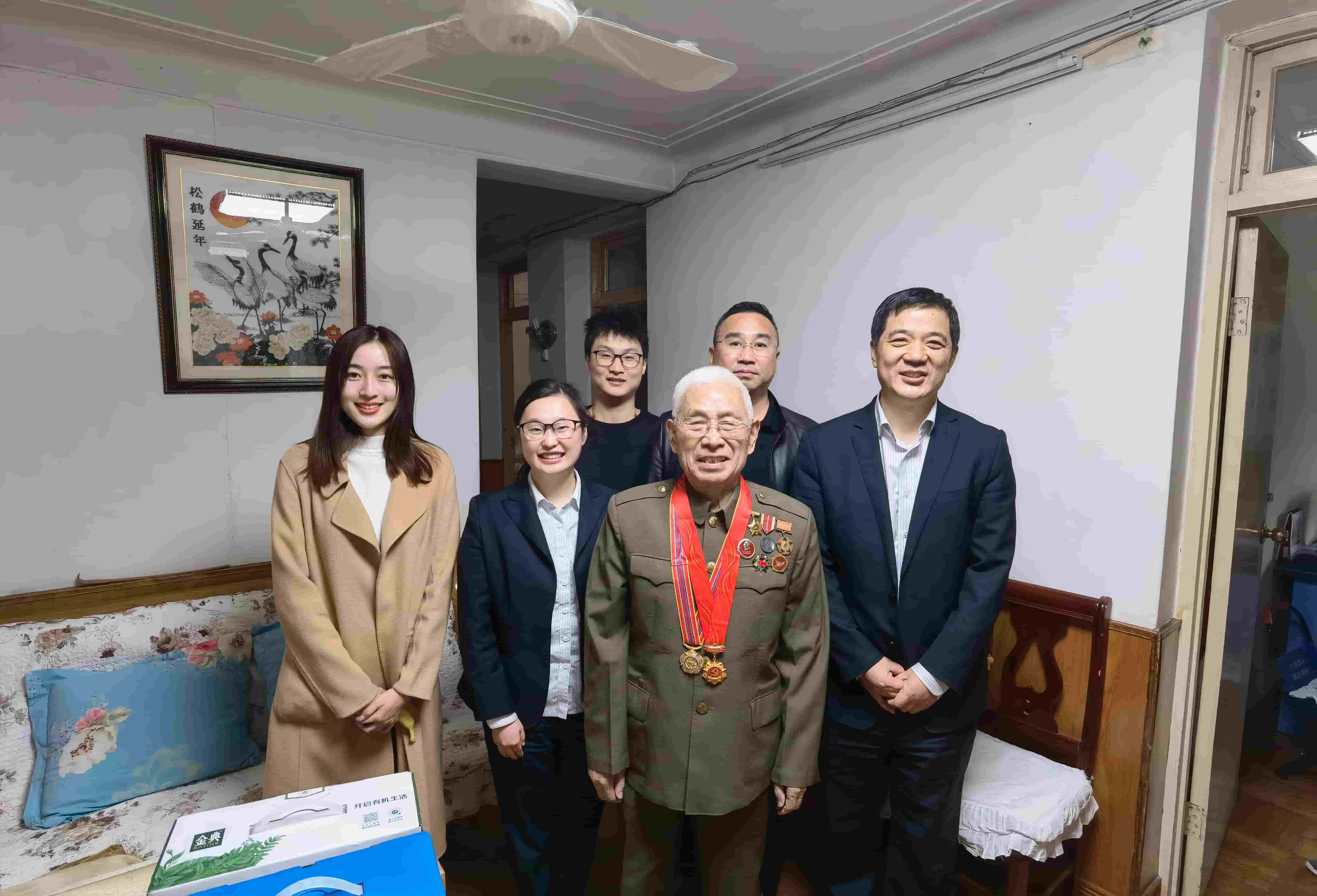 freecompress-2021年11月19日，東華科技聯(lián)合合肥市軍隊(duì)離退休干部第四干休所黨支部，看展“憶黨史、悟初心、擔(dān)使命”主題活動(dòng)